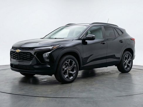 Used 2025 Chevrolet Trax LT w/ LT Convenience Package FWD image 3
