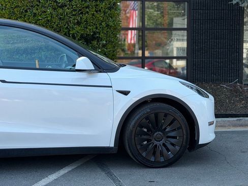 Used 2021 Tesla Model Y Long Range image 23