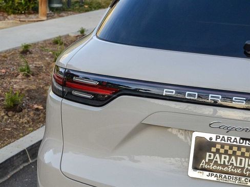 Used 2021 Porsche Cayenne image 16