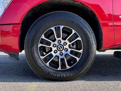 Used 2021 Nissan Titan SV image 34