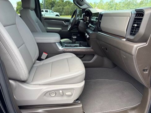 Used 2026 GMC Sierra 1500 SLT AWD/4WD image 10