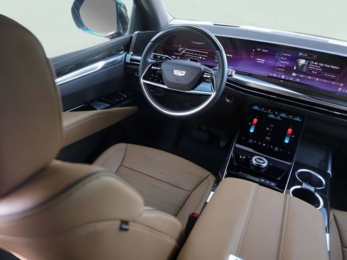 Used 2025 Cadillac Escalade Premium Luxury w/ LPO, Floor Liner Package image 30