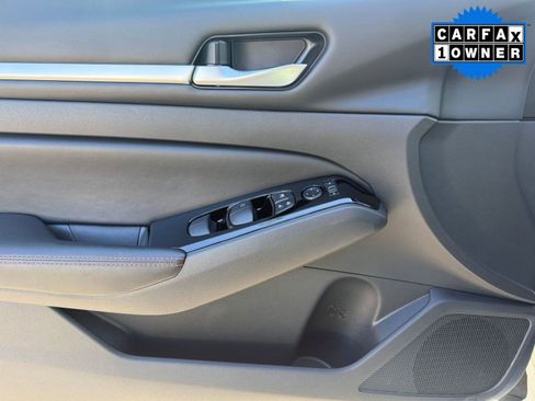 Used 2024 Nissan Altima 2.5 SR image 14