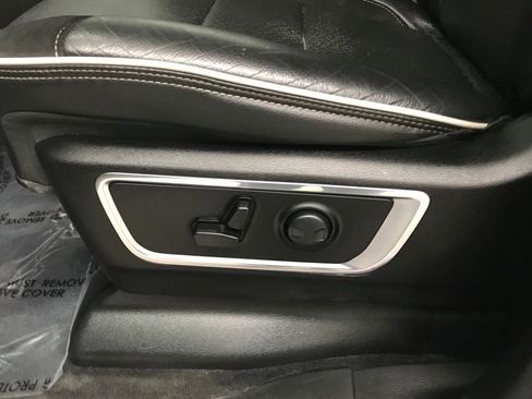 Used 2025 RAM 1500 Laramie image 12