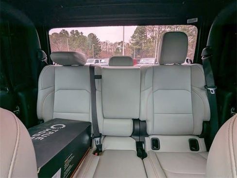 Used 2023 Jeep Gladiator Mojave w/ Cold Weather Group image 10