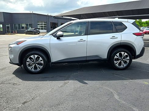 Used 2023 Nissan Rogue SV image 4