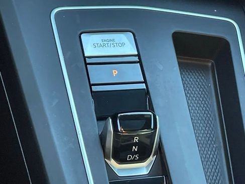 Used 2022 Volkswagen Golf R image 22