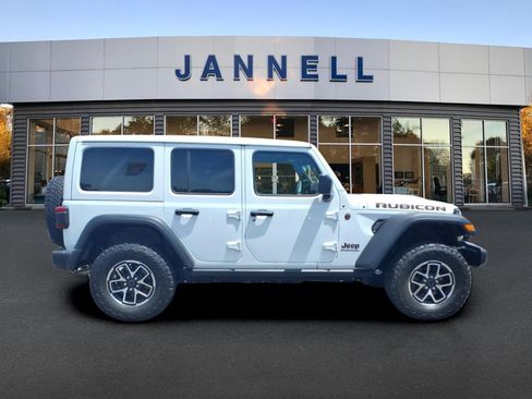 Used 2024 Jeep Wrangler Unlimited Rubicon w/ Technology Group AWD/4WD image 4