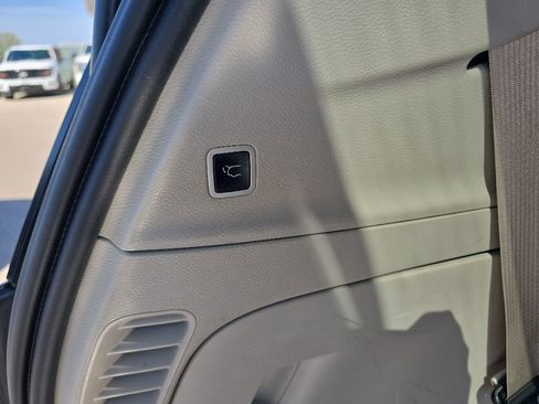 Used 2018 Chrysler Pacifica Touring-L FWD image 7