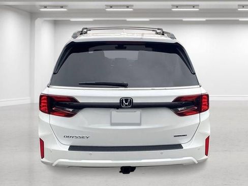 New 2026 Honda Odyssey Touring image 3