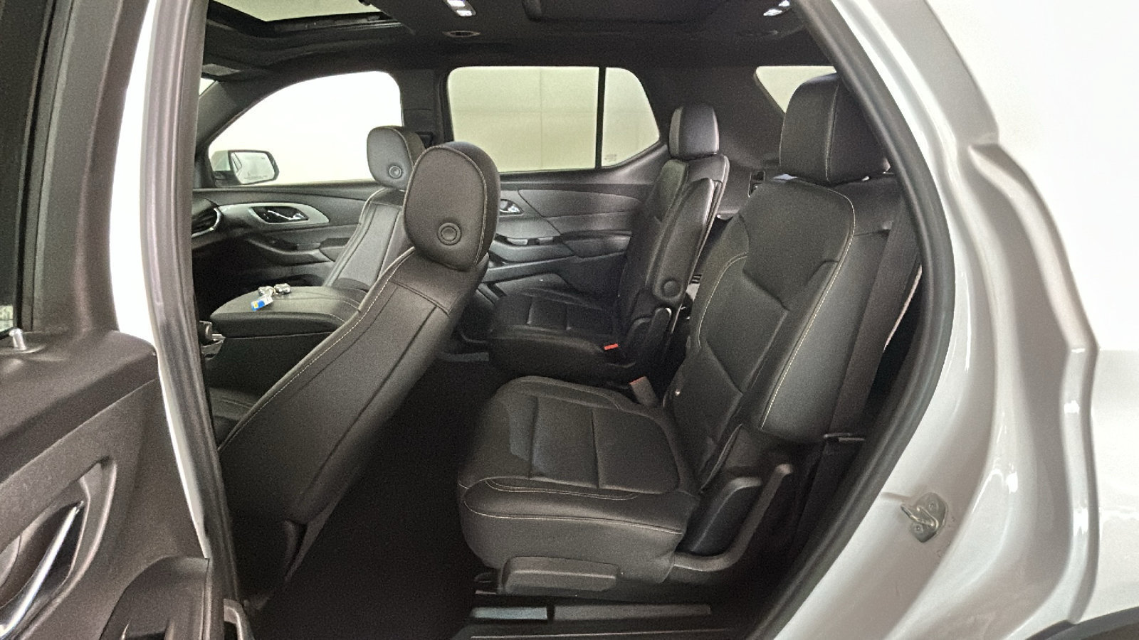 Used 2023 Chevrolet Traverse LT w/ LT Premium Package AWD/4WD image 34