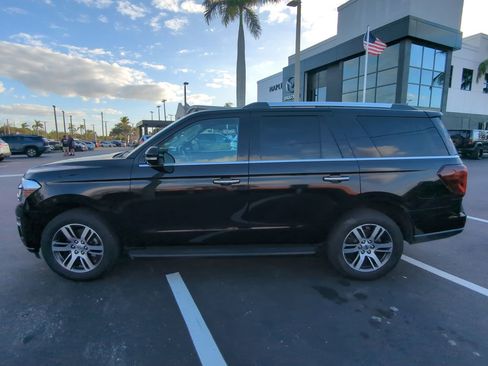 Used 2024 Ford Expedition Limited image 8