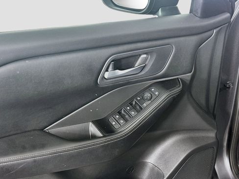 Used 2025 Nissan Rogue SV AWD/4WD image 15