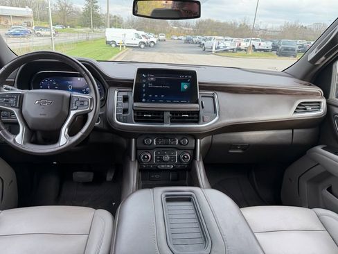 Used 2022 Chevrolet Suburban Z71 w/ Luxury Package image 8