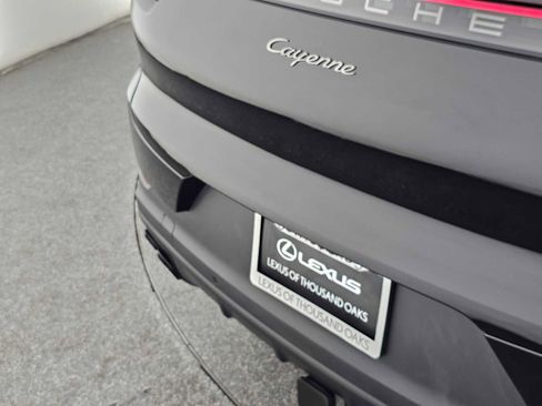 Used 2023 Porsche Cayenne Platinum Edition image 13