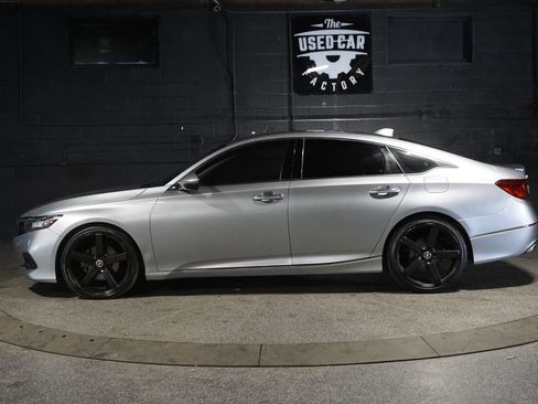 Used 2021 Honda Accord Touring image 3