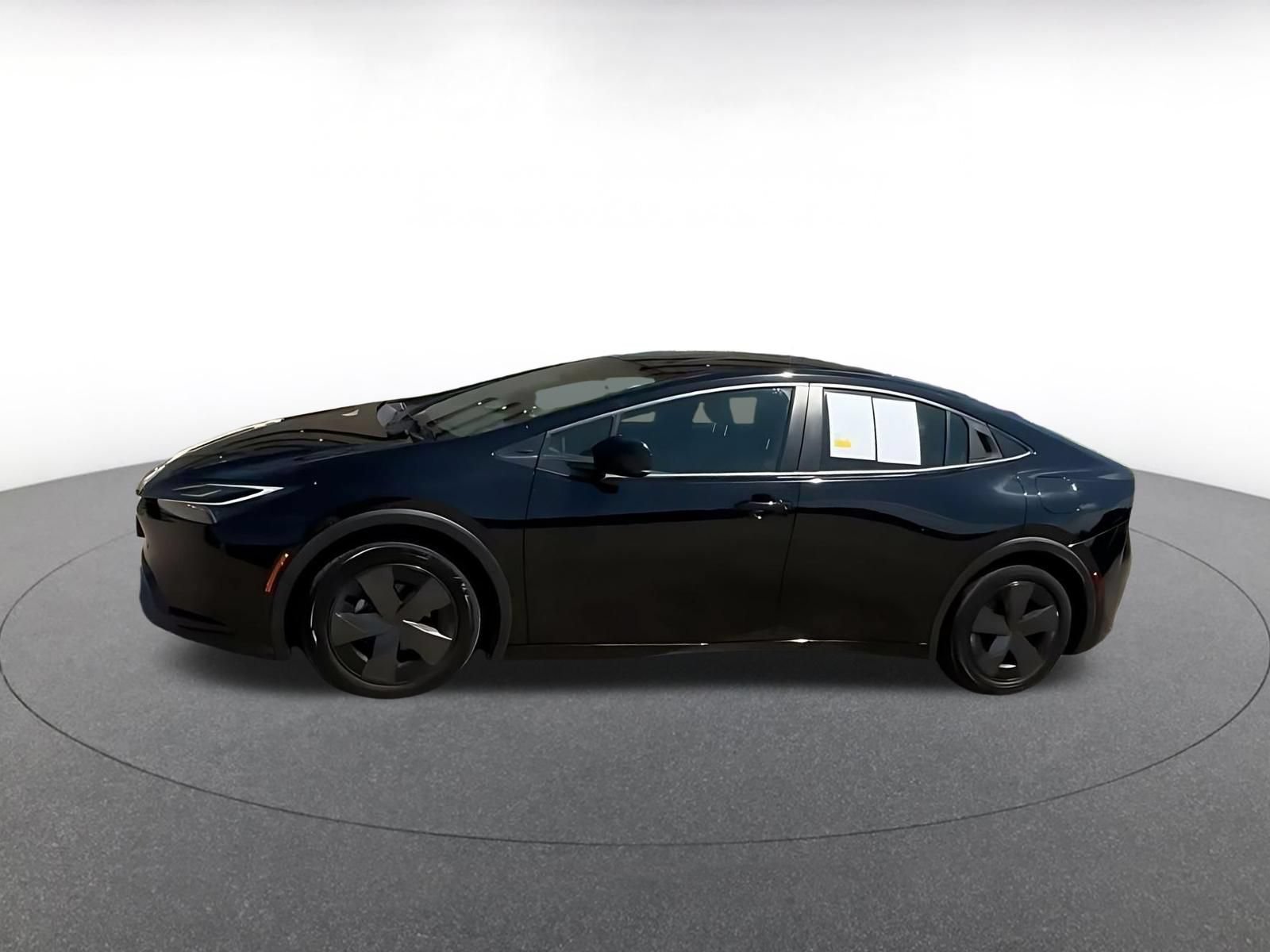 Used 2024 Toyota Prius LE FWD image 7