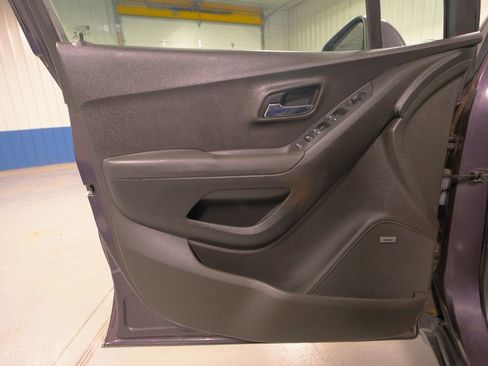 Used 2016 Chevrolet Trax LT w/ LT Sun and Sound Package image 23