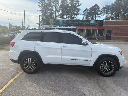 Used 2022 Jeep Grand Cherokee Limited image 4