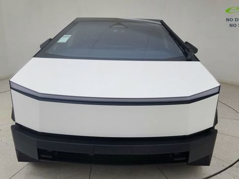 Used 2024 Tesla Cybertruck AWD Crew Cab image 2