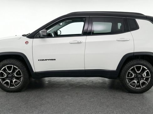 Used 2025 Jeep Compass Trailhawk AWD/4WD image 5
