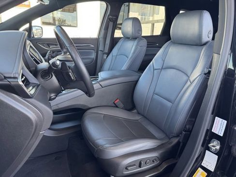 Used 2022 Buick Enclave Premium image 22