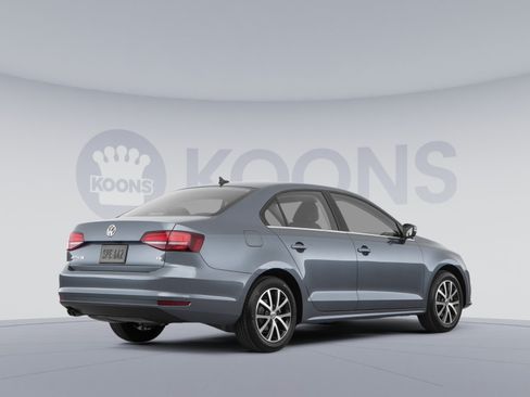 Used 2017 Volkswagen Jetta SE FWD image 4