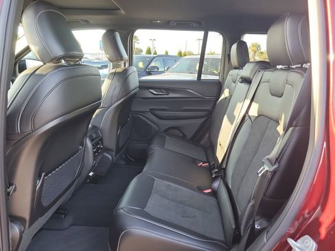 New 2025 Jeep Grand Cherokee Altitude image 11