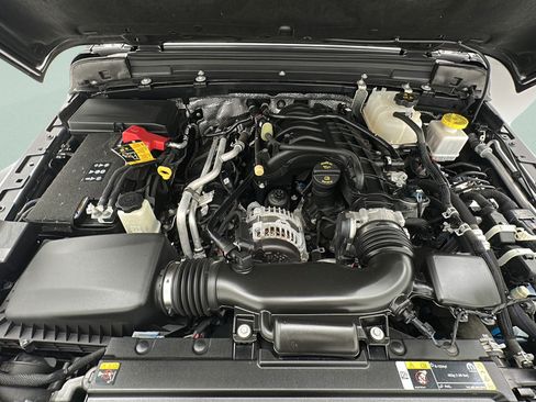 Used 2024 Jeep Gladiator Sport AWD/4WD image 23