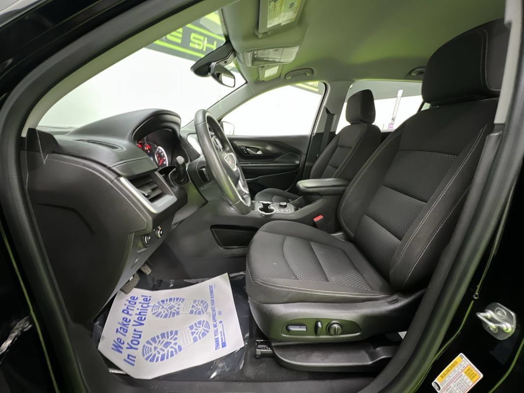 Used 2024 GMC Terrain SLE w/ Driver Convenience Package FWD image 17