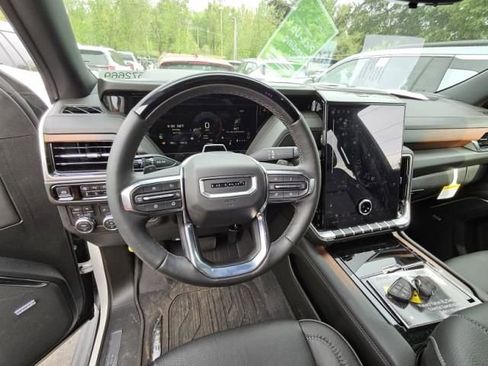 Used 2025 GMC Yukon Denali w/ Denali Reserve Package AWD/4WD image 4