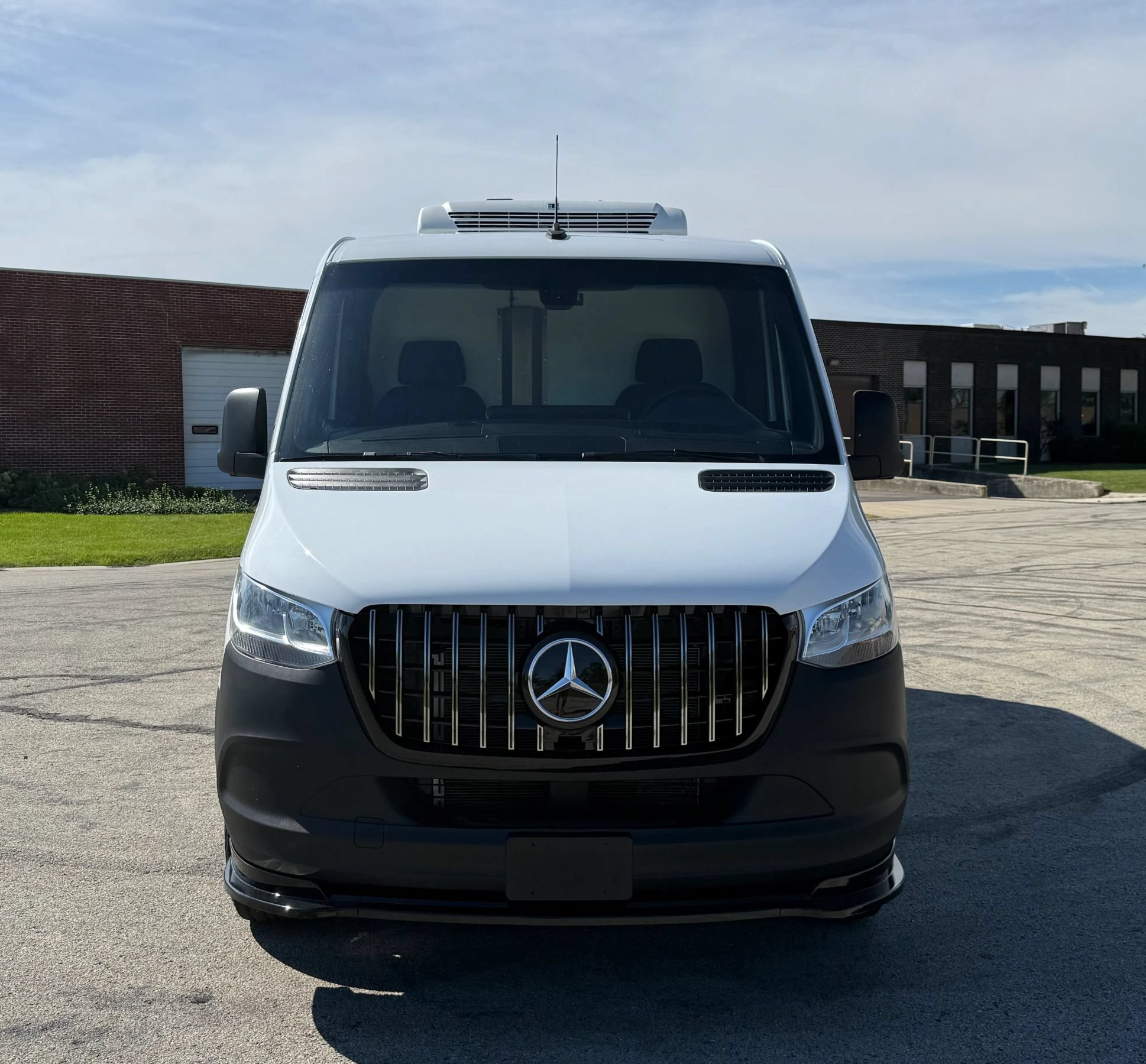 Used 2024 Mercedes-Benz Sprinter 2500 image 2