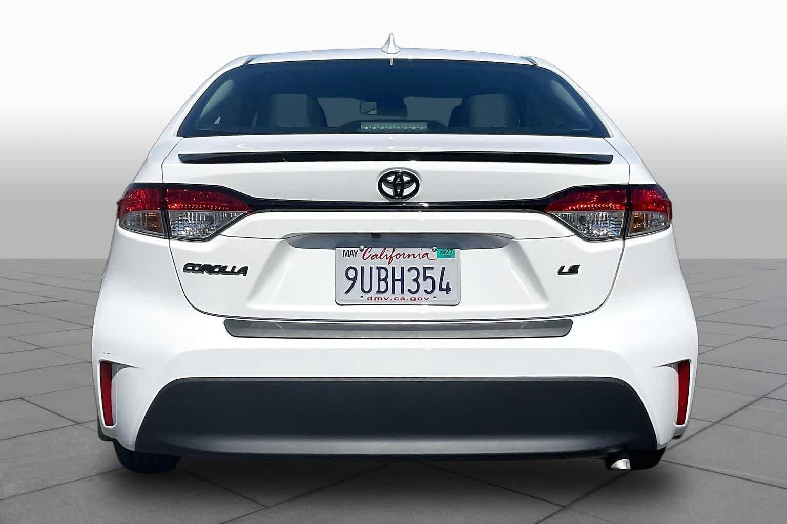 Used 2025 Toyota Corolla LE w/ LE Premium Package FWD image 4