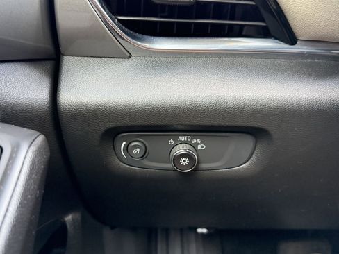 Used 2023 Chevrolet Traverse LS FWD image 28