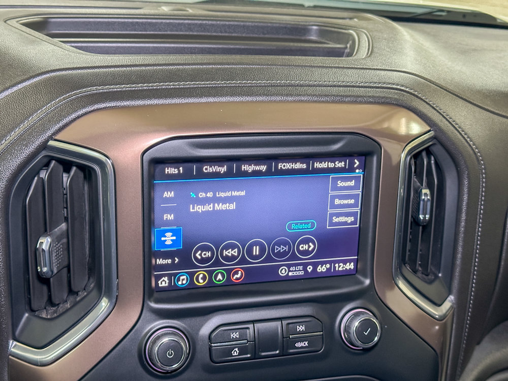 Used 2022 Chevrolet Silverado 1500 High Country w/ Technology Package AWD/4WD image 33