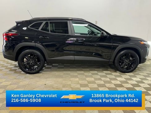 Used 2025 Chevrolet Trax ACTIV w/ Sunroof Package FWD image 4