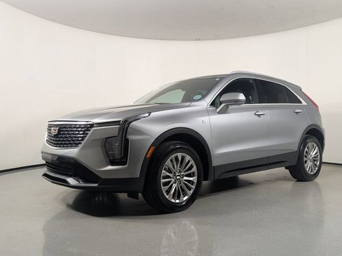 Used 2024 Cadillac XT4 Premium Luxury FWD image 3