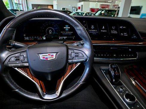Used 2021 Cadillac Escalade ESV Premium Luxury AWD/4WD image 30