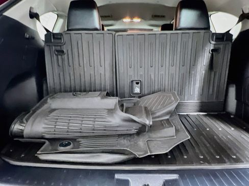 Used 2022 Toyota Highlander XLE FWD image 34