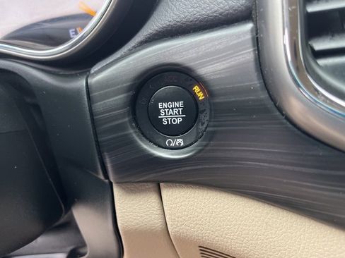 Used 2021 Jeep Grand Cherokee Laredo image 22