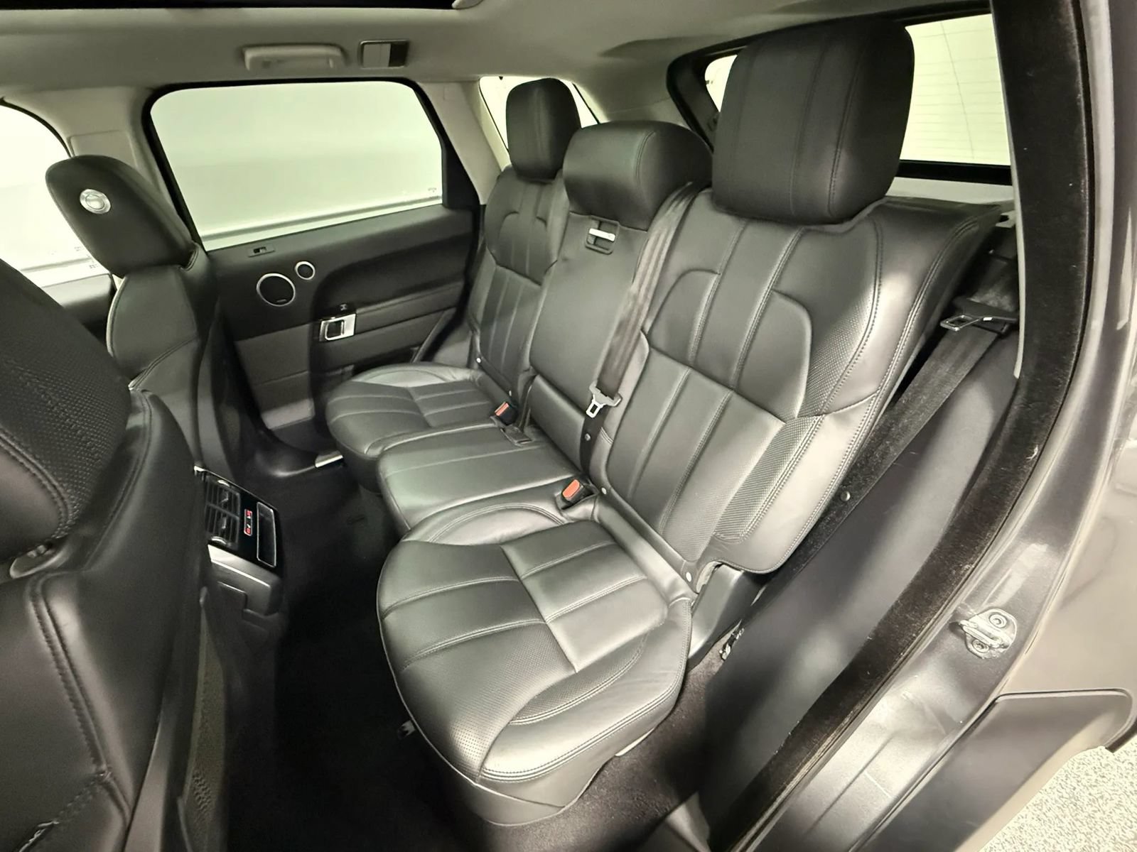 Used 2017 Land Rover Range Rover Sport HSE AWD/4WD image 33