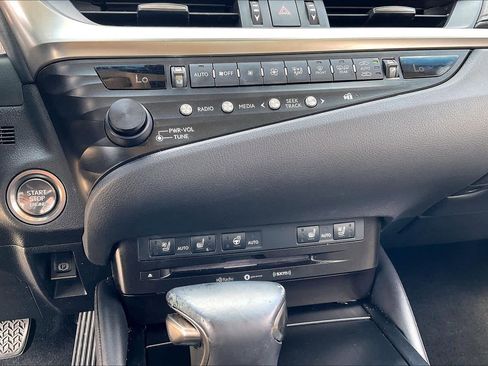 Used 2019 Lexus ES 350 w/ Premium Package image 32