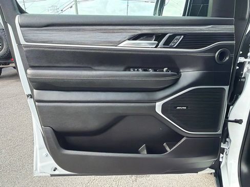 Used 2024 Jeep Wagoneer Series II w/ Flexible Seating Group AWD/4WD image 29