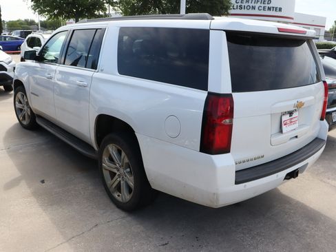 Used 2016 Chevrolet Suburban LT image 8