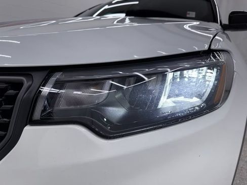 Used 2025 Jeep Compass Trailhawk AWD/4WD image 7