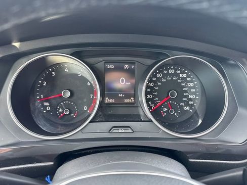 Used 2019 Volkswagen Tiguan SE image 11