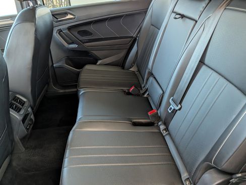 Used 2022 Volkswagen Tiguan SE R-Line image 13