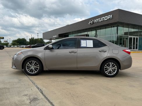 Used 2014 Toyota Corolla LE FWD image 2