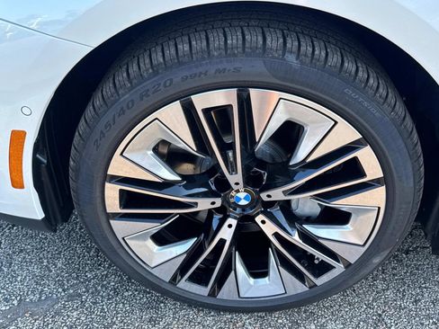 New 2026 BMW i5 eDrive40 AWD/4WD image 9