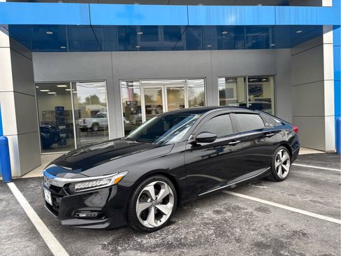 Used 2018 Honda Accord Touring image 4